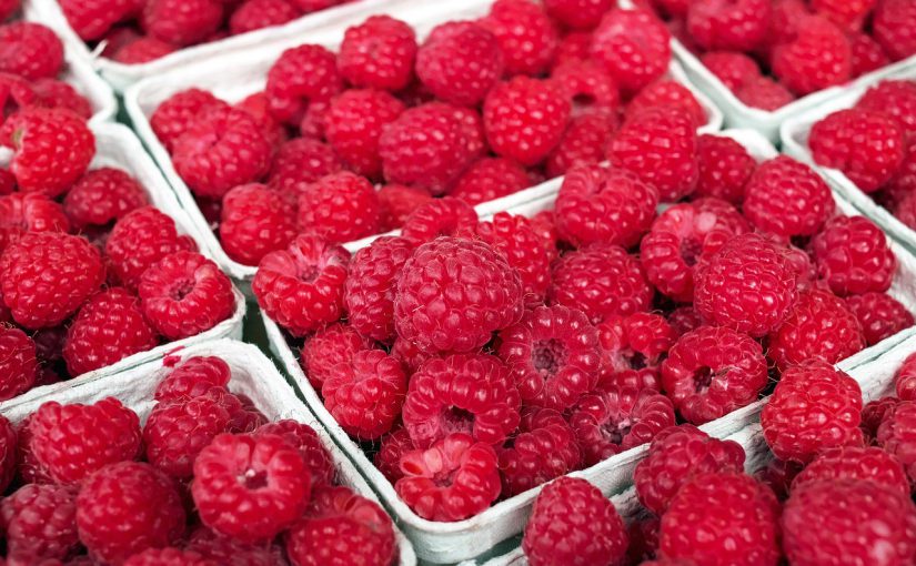 На Центральном рынке Новороссийска цены на ягоды еще кусаются