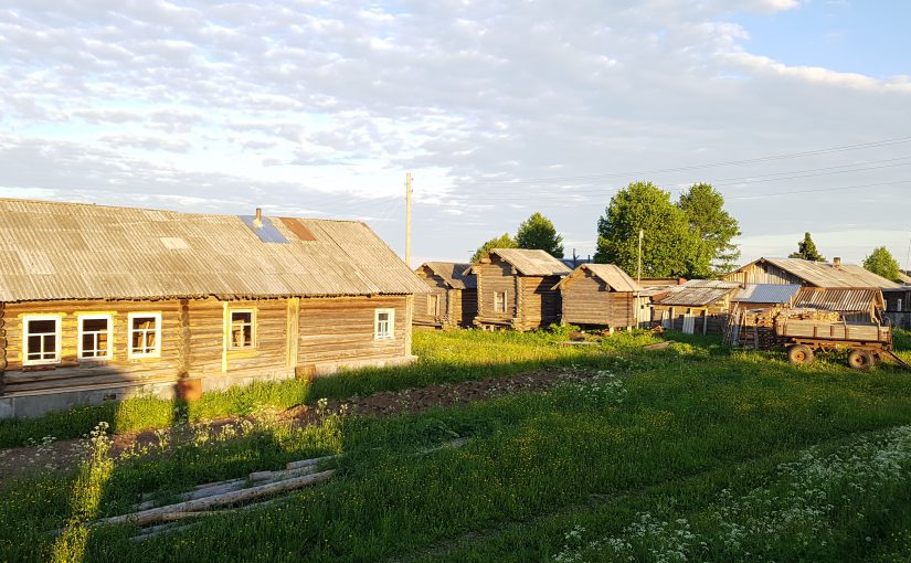 Новороссийская студентка в заброшенных деревнях навещала людей и храмы