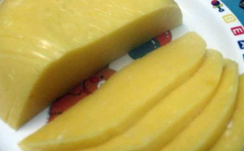 В Новороссийске оштрафовали подростка, съевшего четыре пачки сыра