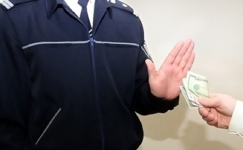 Новороссийский полицейский отказался от 12 тысяч рублей