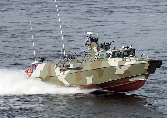 В Новороссийске возле нефтепричала нашли чужую лодку и гидрокомбинезоны