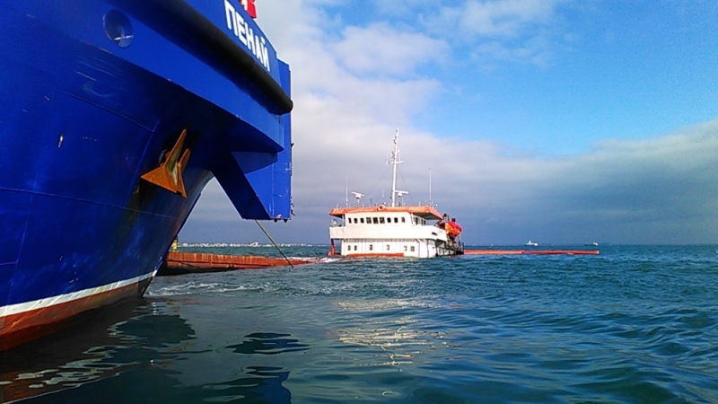 Новороссийские водолазы нашли в турецком судне три пробоины