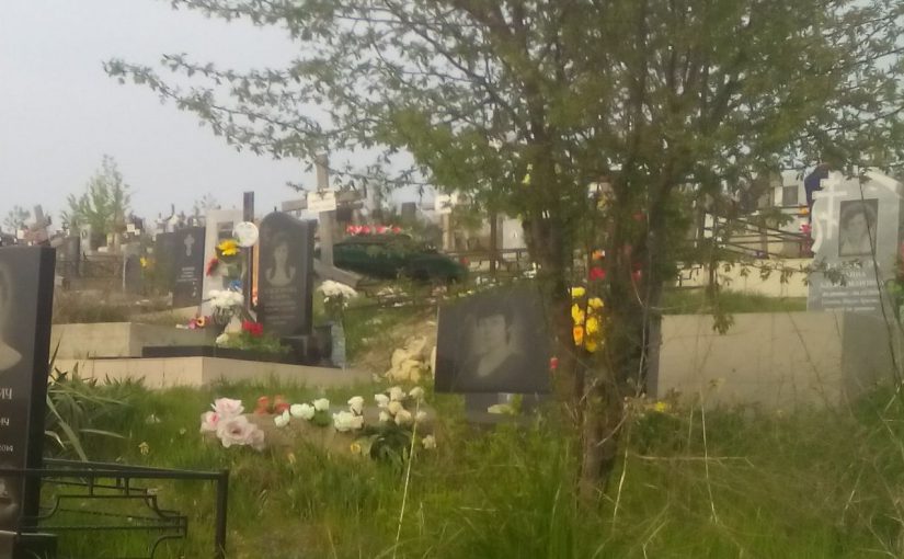 В Новороссийске оштрафовали троих за поминки на кладбище