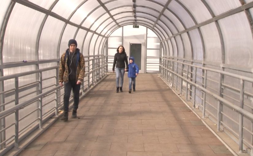 Власти Новороссийска задумались о строительстве нормального лифта при надземном переходе у Западного торгового центра