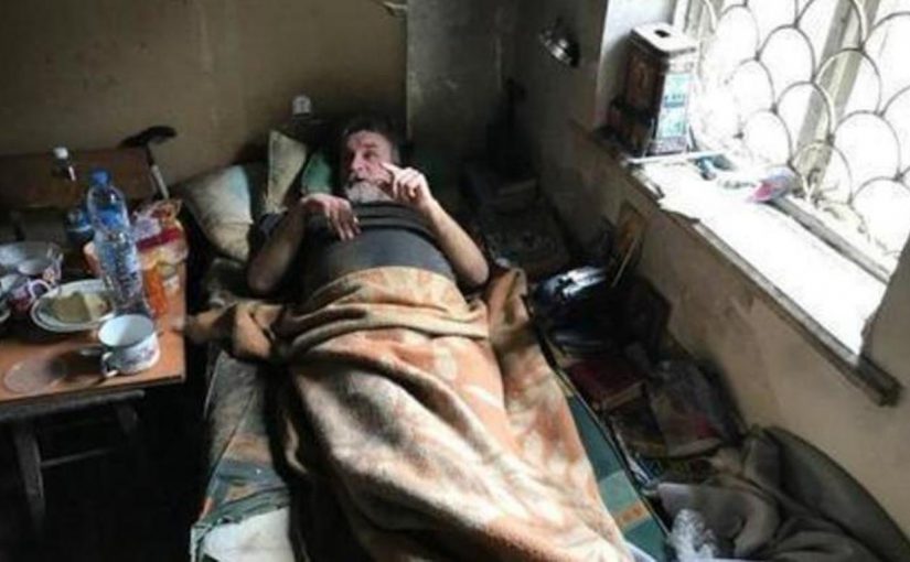 Бездомный мужчина в Новороссийске долго отказывался от госпитализации