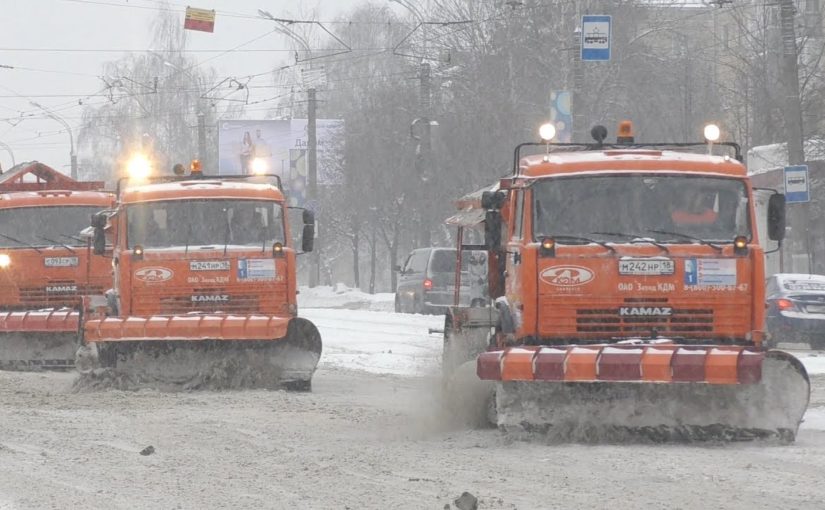 В Новороссийске универсальный самосвал будет разбрасывать песок и вывозить мусор