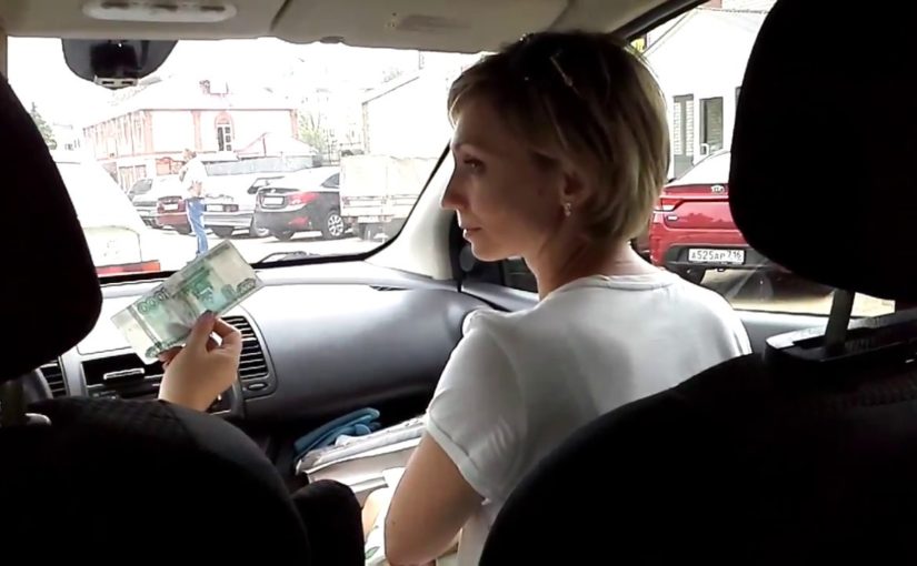 В Новороссийске таксист недодал пассажирке сдачи – 2 тысячи рублей