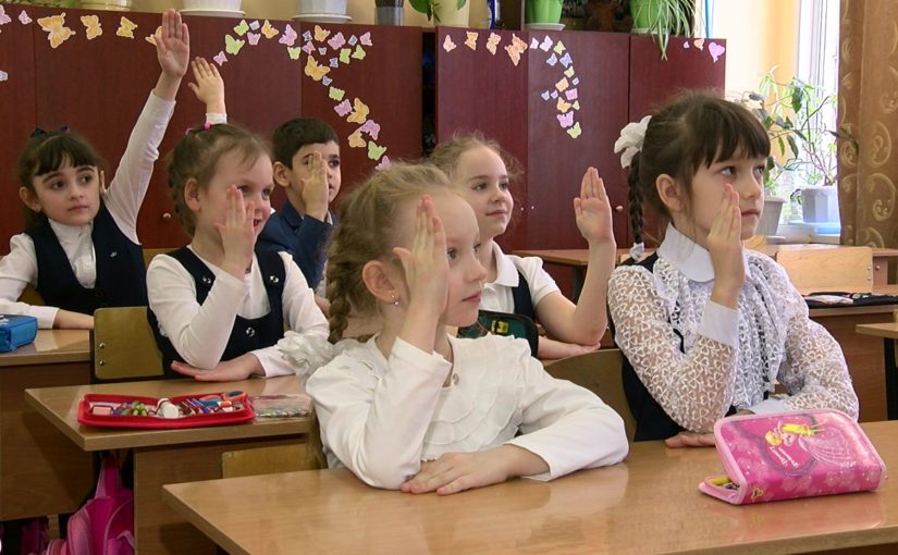 В школах Новороссийска начали записывать детей в первые классы