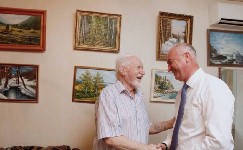 В Новороссийске устроят выставку 91-летнего ветерана, который начал рисовать после того, как ослеп