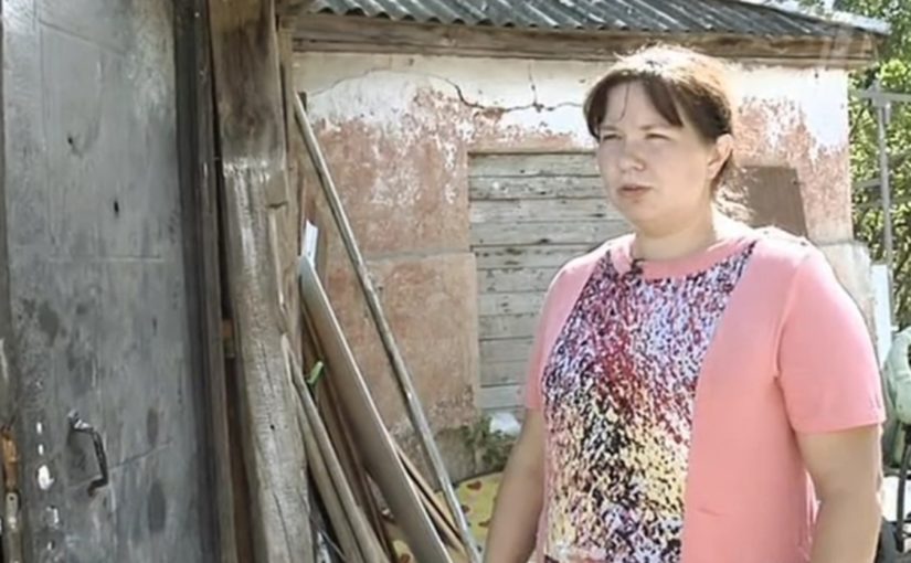В передаче «Мужское и женское» семья с Урала требовала у администрации Новороссийска отремонтировать их жилье