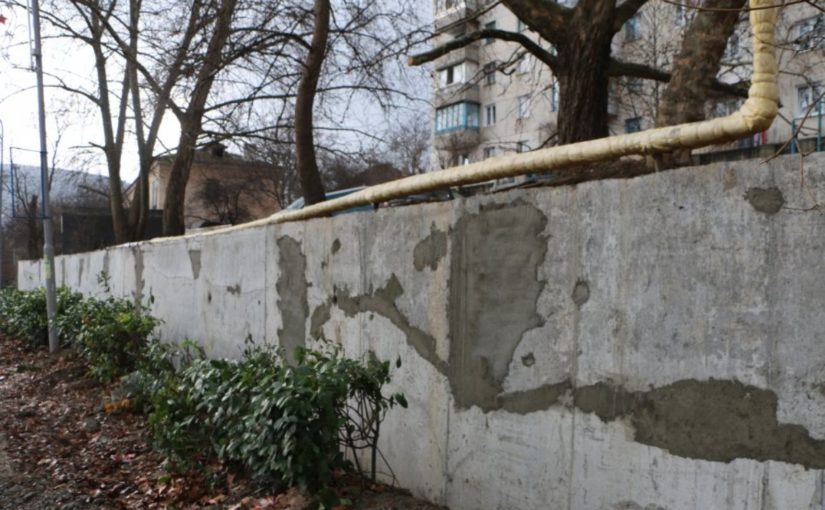 Замглавы Новороссийска выдумал, что на улице Цемзавод «Пролетарий» отремонтировали подпорные стены?