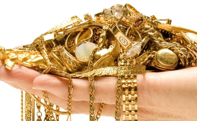 В Новороссийске через форточку похитили золото на 60 тысяч рублей