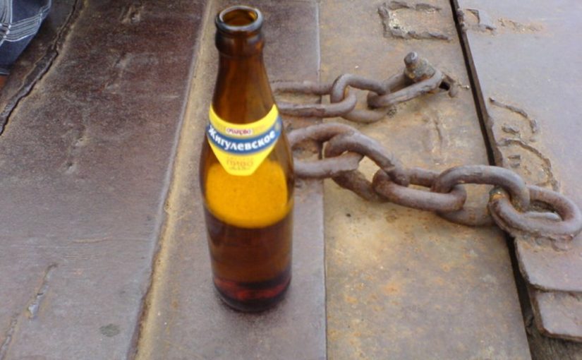 В Геленджике ловят бутылки с пивом, приплывшие из Сочи