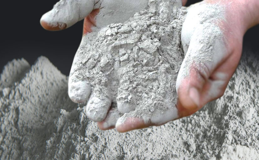 В Верхнебаканском жаловались на «некоторый дискомфорт» — цементную пыль и трещины от взрывов