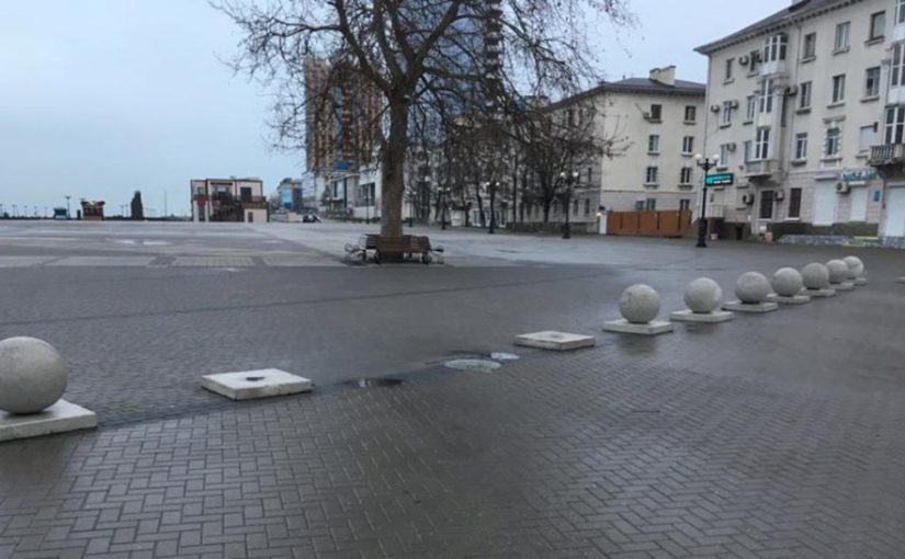 С набережной в Новороссийске исчезли 200-килограммовые каменные шары