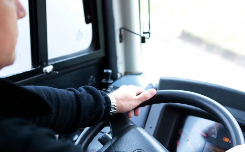 В Новороссийске безбилетная пассажирка устроила скандал в автобусе — водителям нужны железные нервы