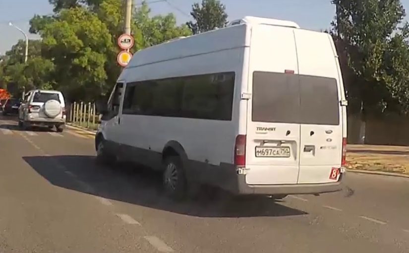 Пассажиры маршруток в Новороссийске ездят по фальшивым проездным (видео)