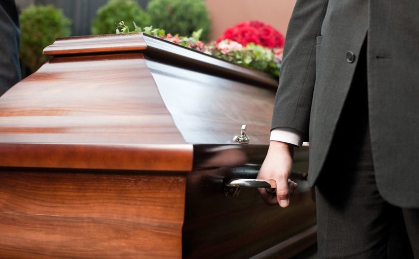 Отец новороссийского главврача замешан в скандале с похоронным бизнесом