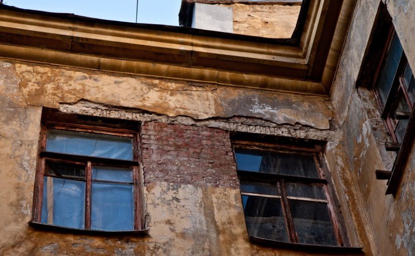 После сноса аварийных домов в Новороссийске на их месте будут разбивать скверы