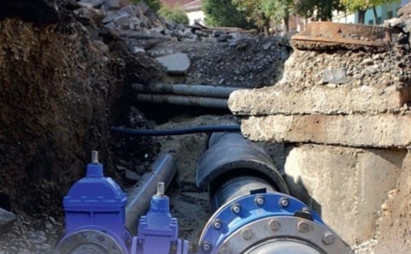 При строительстве водовода в Крымске подрядчик из Новороссийска поставил использованную трубу трубу