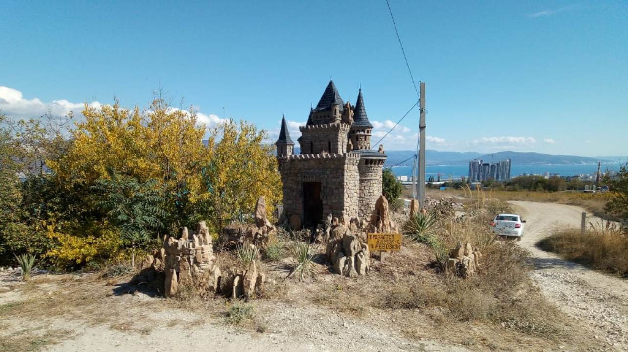 Где же крепость новороссийская бора. Замок Голицына Новороссийск. Дача Голицына в Новороссийске. Средневековый замок в Новороссийске. Старый замок Новороссийск.