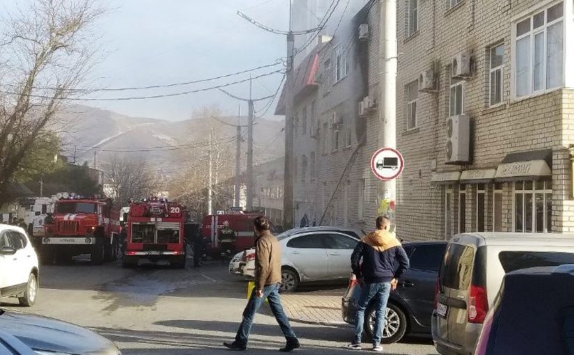 В Новороссийске при пожаре гостиницы «Экспромт» пострадал мужчина