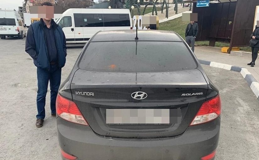 В Новороссийске водитель, похожий на зампрокурора, наехал на сотрудника ДПС
