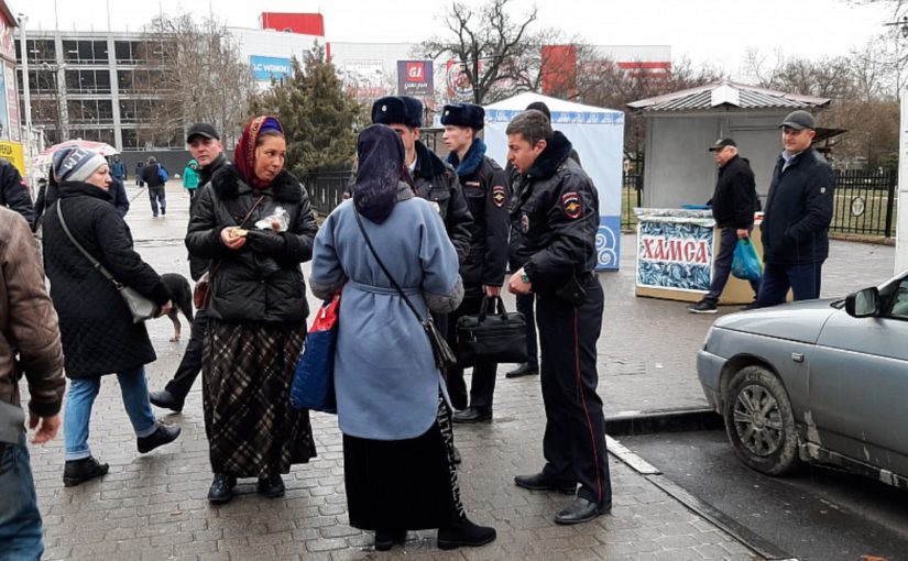 В Новороссийске у четверых цыганок изъяли 90 пачек сигарет