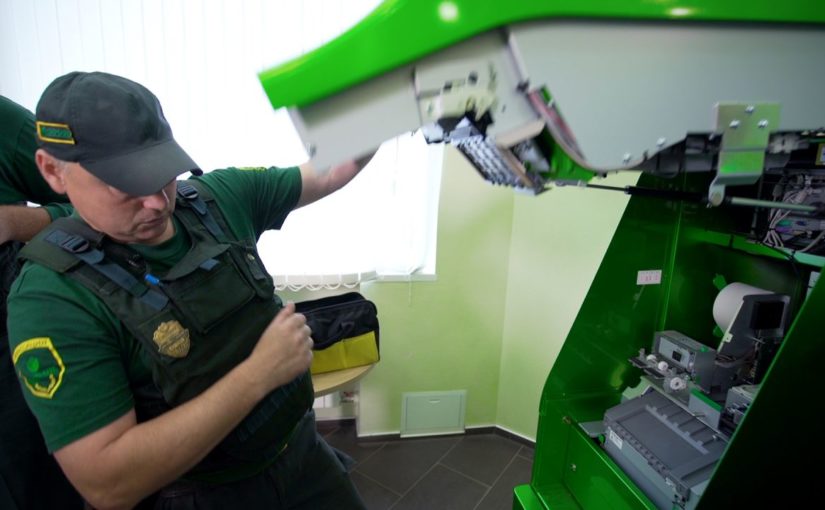 В Новороссийске инкассаторы похищали деньги из банкоматов