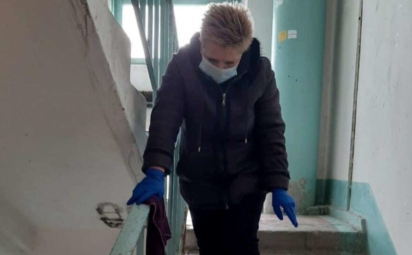 В многоквартирных домах Новороссийска дезинфицируют лифты, мусоропроводы, перила