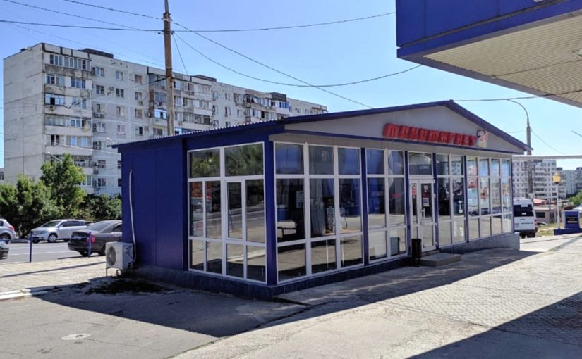 В Новороссийске снесли магазин, построенный вместо парковки