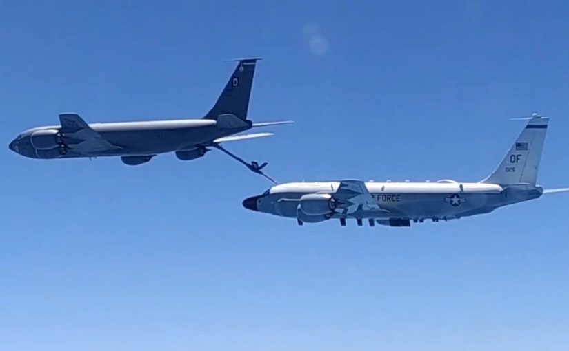 Самолеты США, огибающие Новороссийск, помогают тренировать российских летчиков и силы ПВО (видео перехвата)