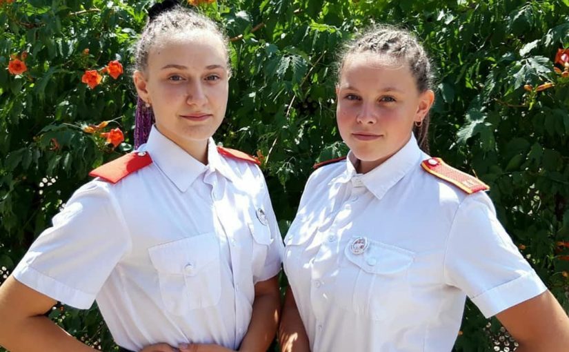 Новороссийские школьницы помогли  семье в загоревшемся доме