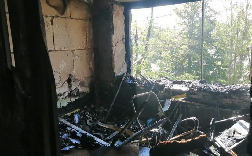 В Новороссийске выгорела квартира из-за замыкания «левого» зарядного устройства