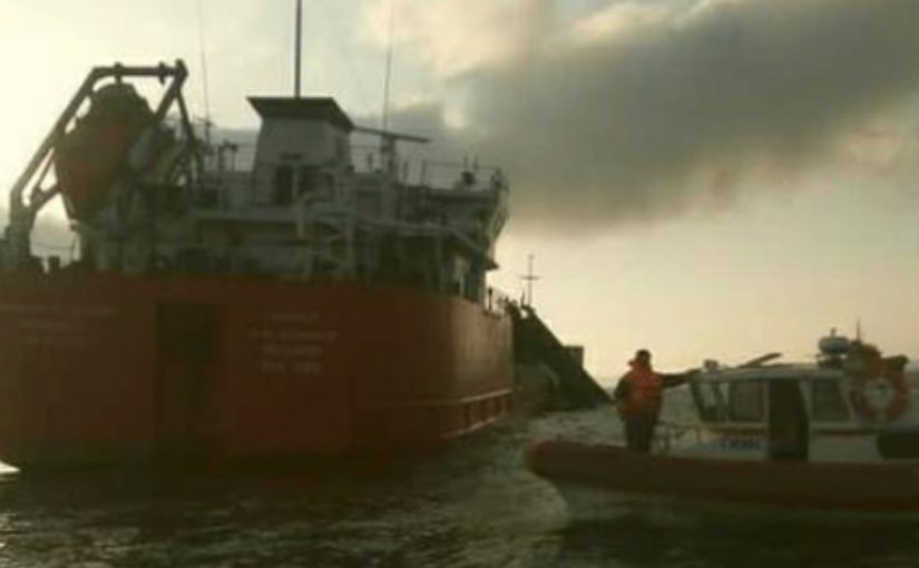 Водолазы Новороссийска не выявили повреждений кормы на взорвавшемся танкере