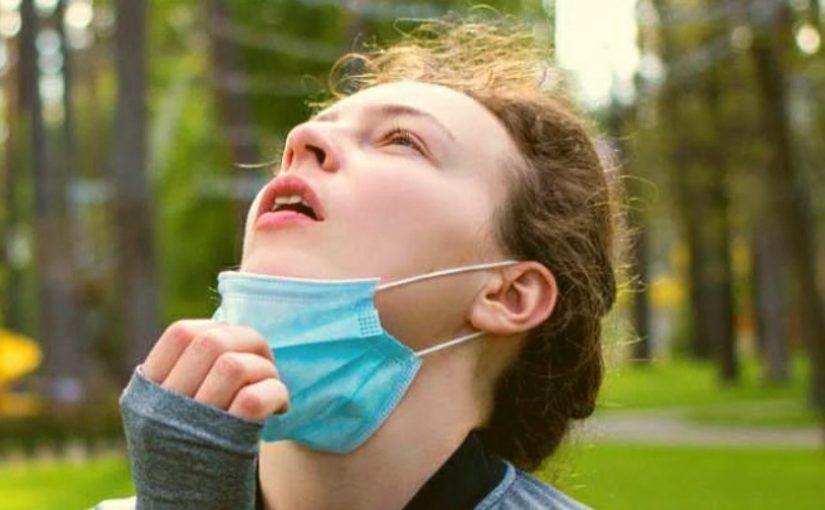 Новороссийцам запретили дышать свежим воздухом без маски