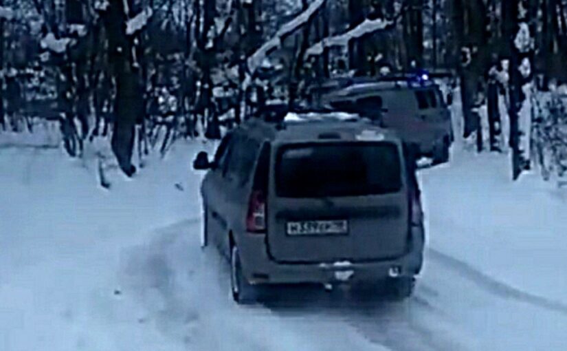 Спасатели Новороссийска не боги, но вытаскивают автомобили из снежных дебрей