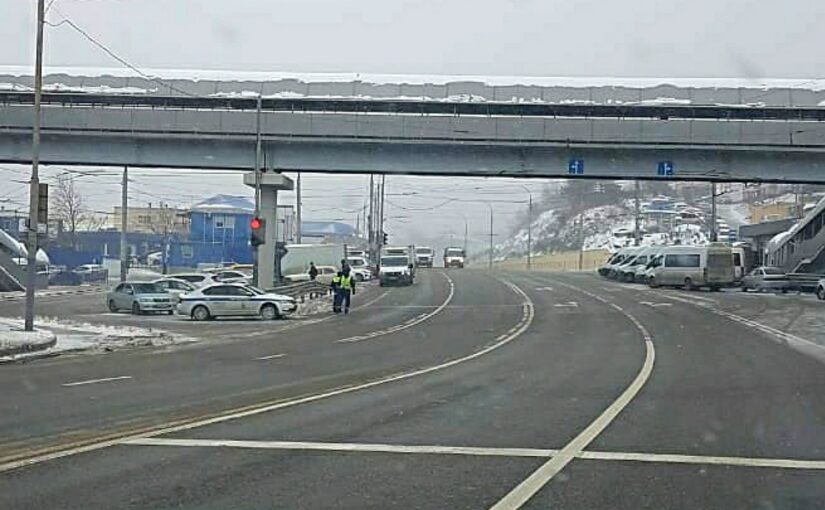 На федеральной трассе М4 «Дон» в Новороссийске ограничили движение грузовиков