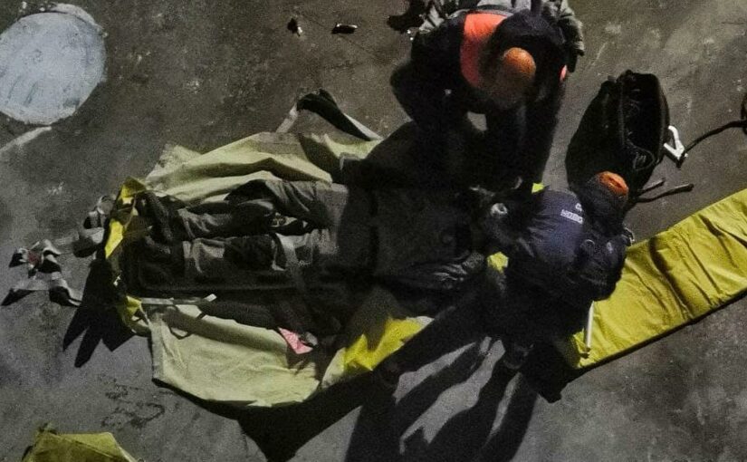 ​ В Новороссийске спасали рабочего, упавшего в трюм судна с 8-метровой высоты (видео)