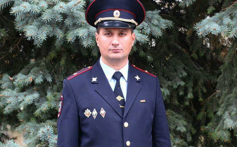 В Новороссийске полицейский вернул родным заблудившегося дедушку