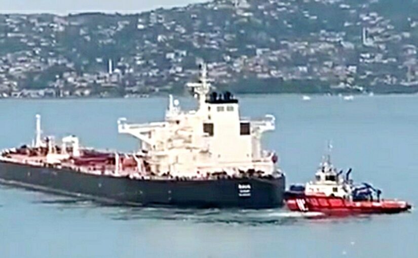 Вышедший из Новороссийска танкер при переходе через Босфор потерял управление и создал пробку