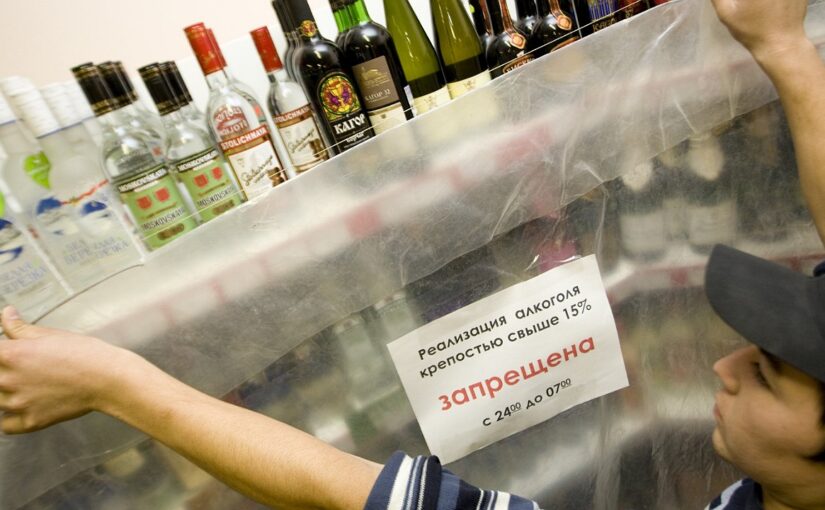 За продажу алкоголя подростку работница новороссийского магазина привлечена к исправработам
