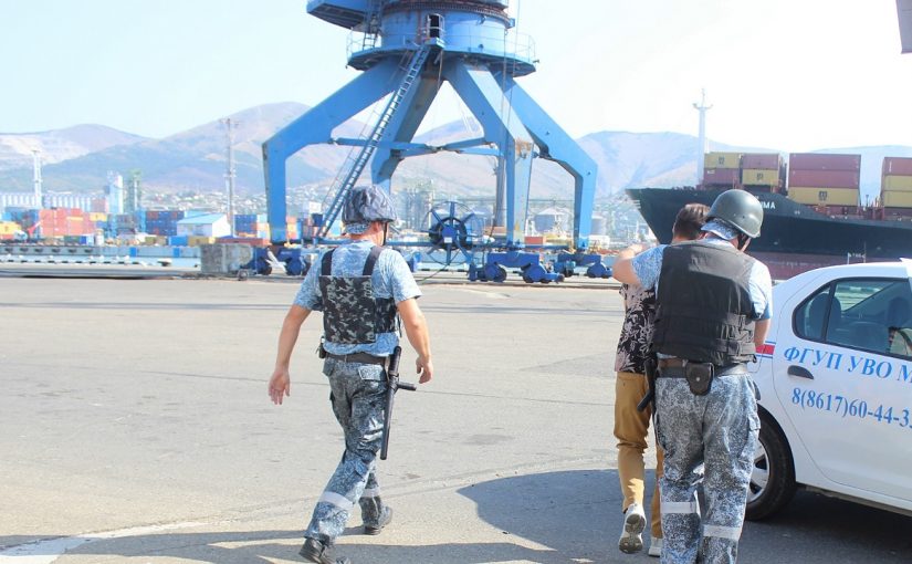 На территорию морского порта Новороссийска хотели провезти взрывное устройство — условное