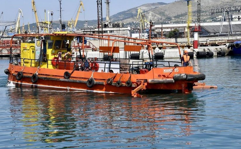 В Морском порту Новороссийска провели внеплановую уборку Цемесской бухты