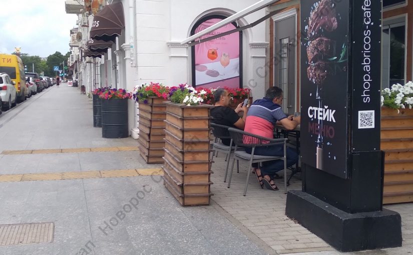 В Новороссийске мест в кафе и ресторанах почти в два раза больше нормы, а торговых площадей — в полтора