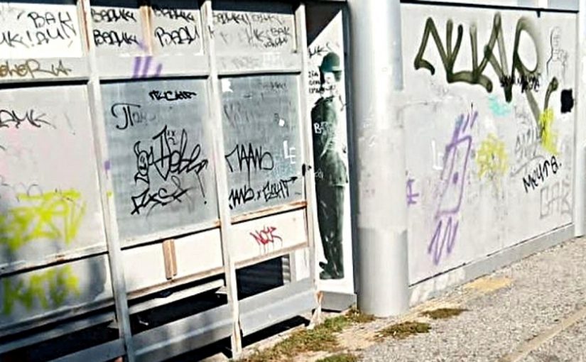 Жертвами граффитчиков в Новороссийске чаще всего становятся остановки