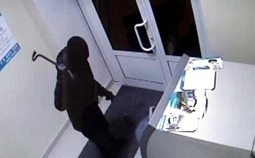 В СИЗО Новороссийска будет ждать суда полицейский, который украл банкомат с миллионами