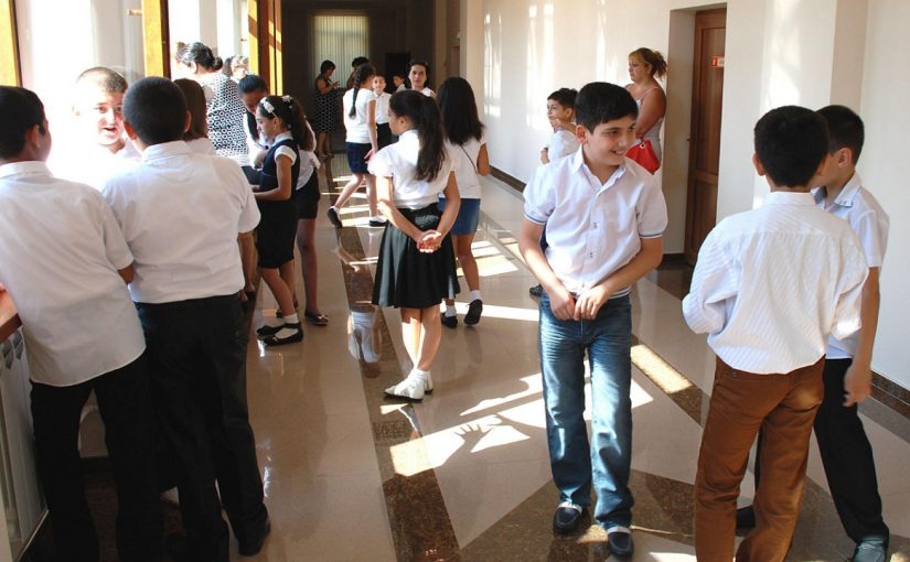 В новороссийской школе первоклассников унижали в туалете