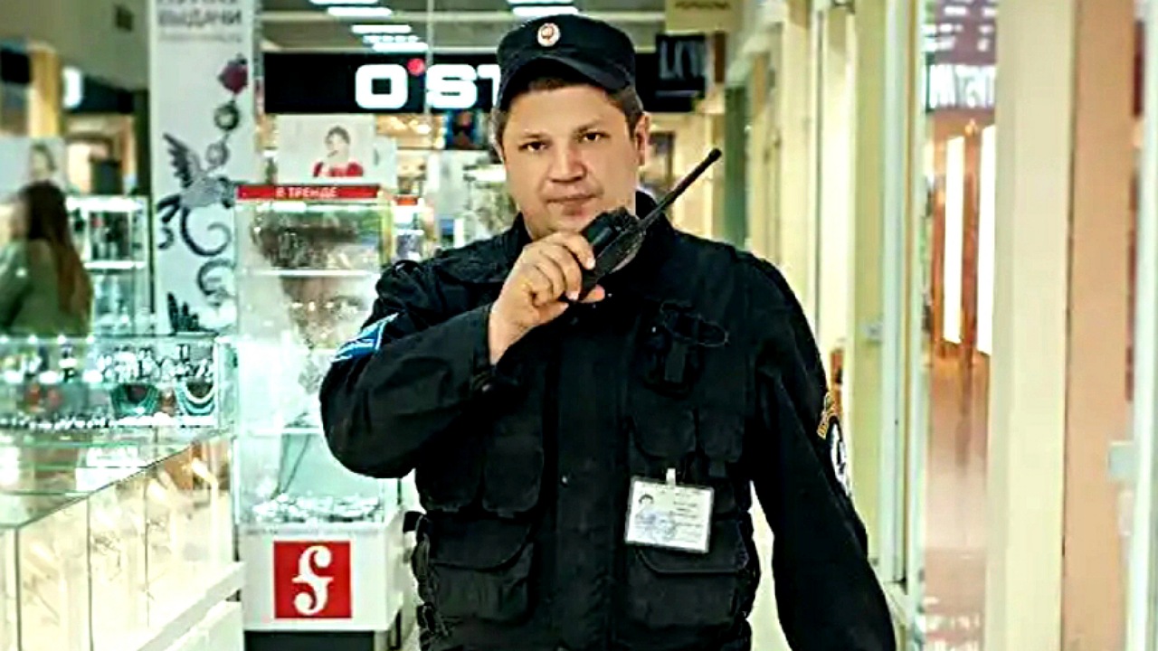 Директор сторожа. Охранник Новороссийск. Супер охранник. Охранник с сигаретой. Охранник за рулем.