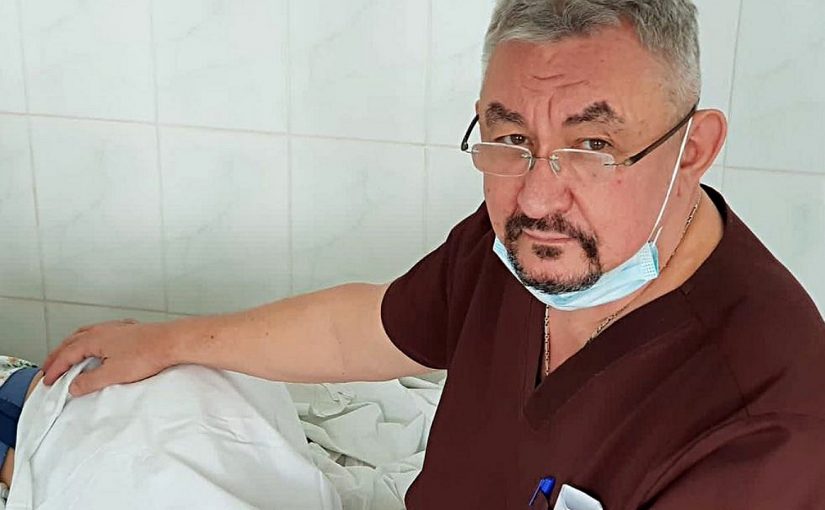 В Новороссийске отметил юбилей доктор, который помог появиться на свет 12 тысячам младенцев